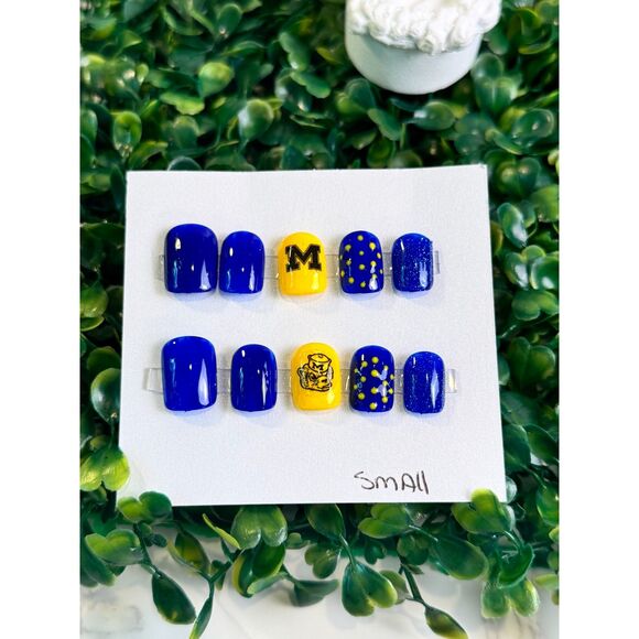 Michigan University - Handpainted/Designed Reusable Press on Nails - Picture 2 of 7